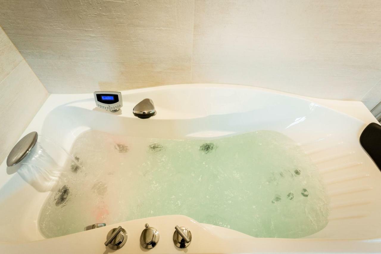 Bed and Breakfast La Vie Voyage Ланже Экстерьер фото